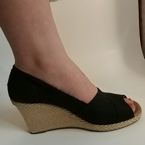 Toms Shoes - black heeled Toms shoes